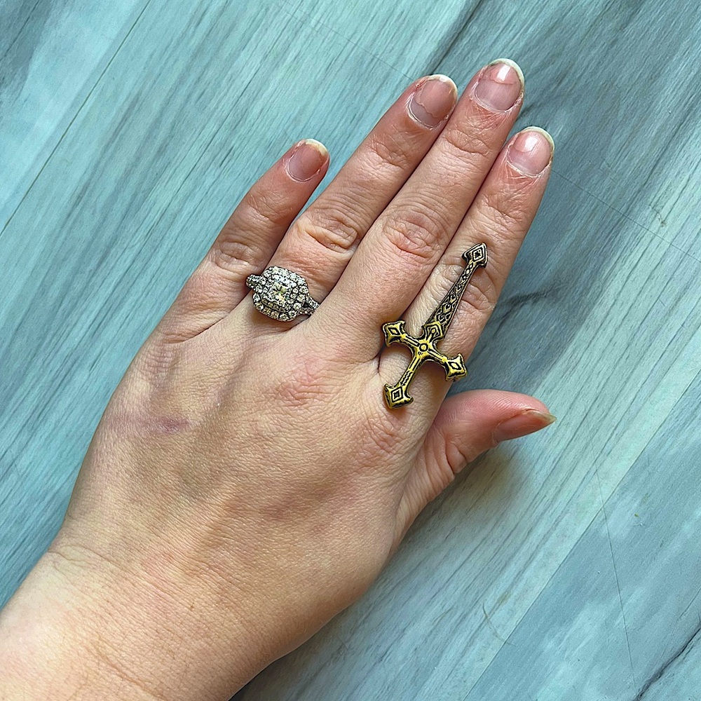 Spell Sword Ring 🗡️✨ - Picture 3 of 6